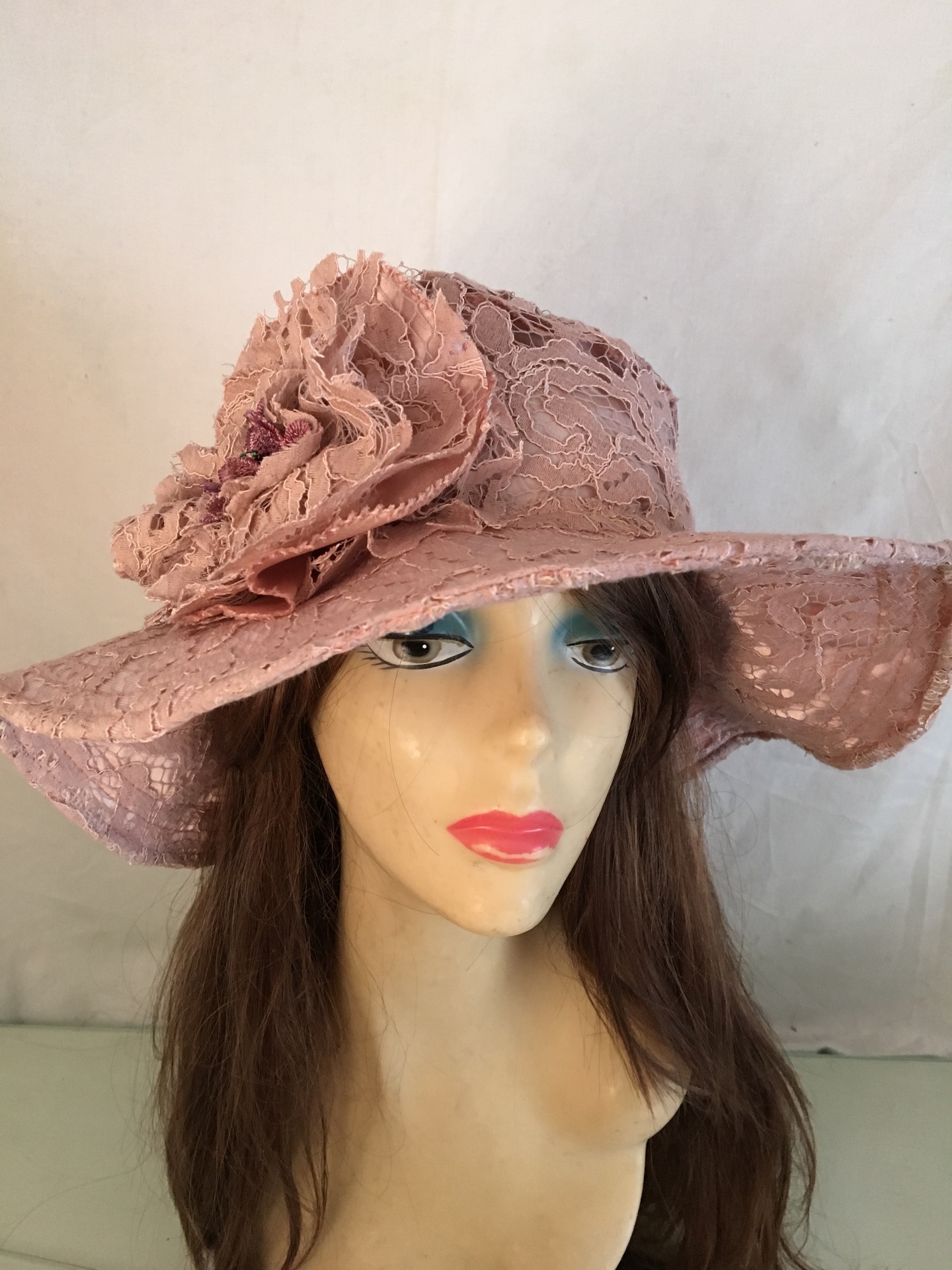 capeline en dentelle  doublure satin